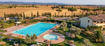 Holiday apartment in a residence with pool and green area