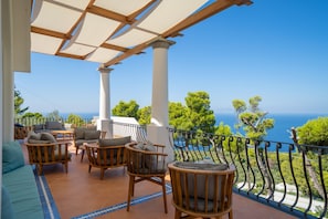 Property grounds - "Home is where magic happens" (Anacapri)