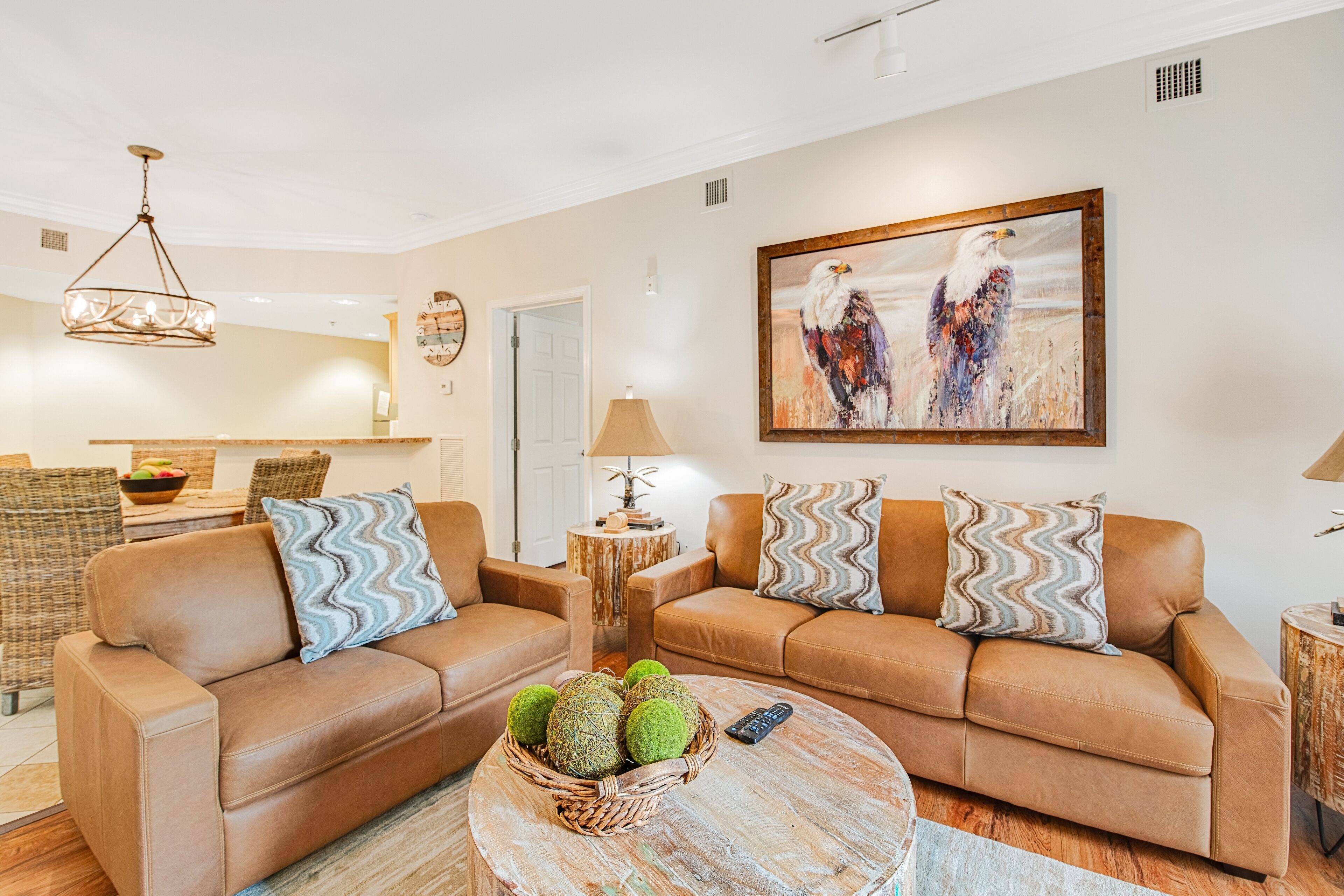 Luxury downtown condo near Parkway attractions with pool, hot tub, & gym