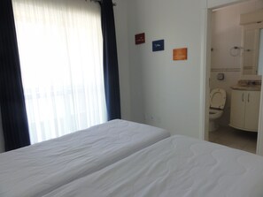 3 bedrooms, iron/ironing board, free WiFi, wheelchair access