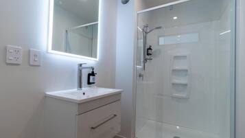 Shower, free toiletries, hair dryer, towels
