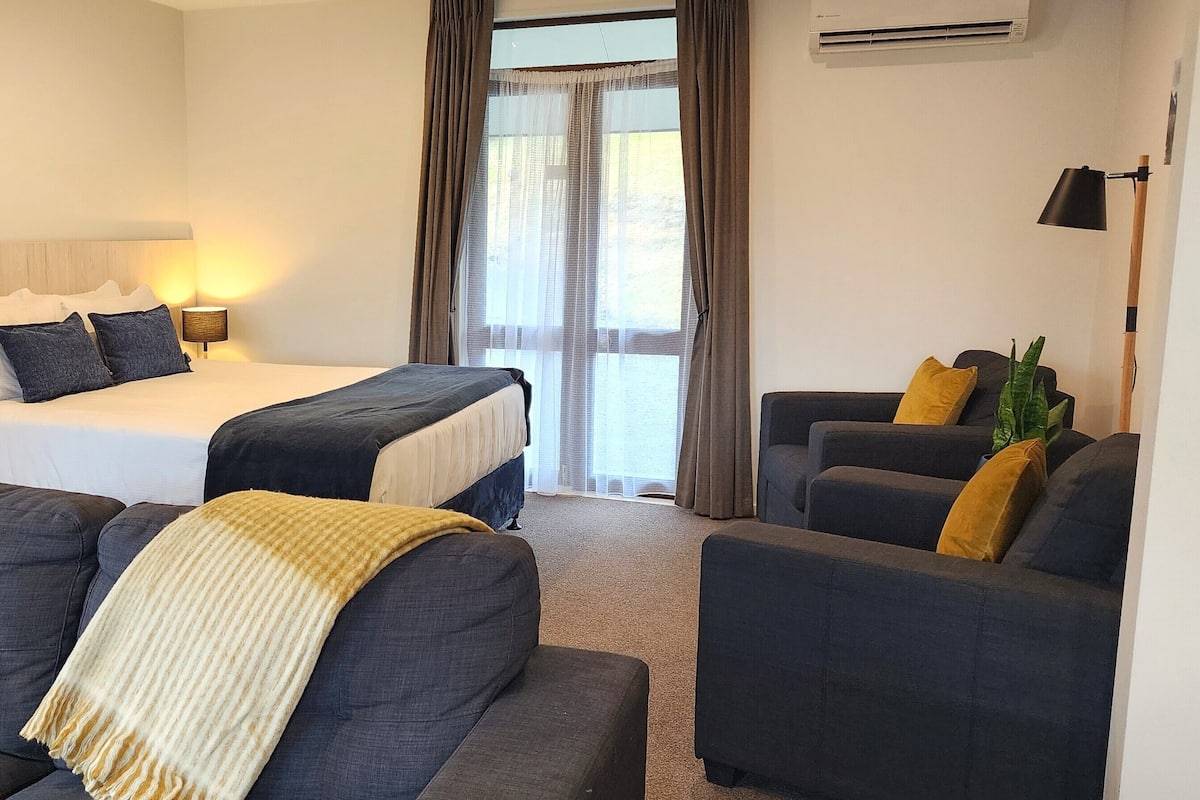 1 bedroom, blackout drapes, soundproofing, iron/ironing board