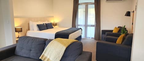 1 habitación, cortinas blackout y insonorización