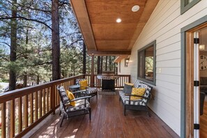 Property grounds - Stunning Large Getaway with HOT TUB (Flagstaff)