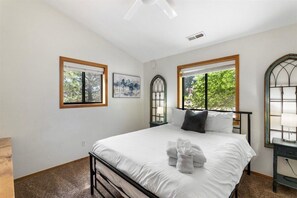 5 bedrooms, desk, iron/ironing board, travel cot