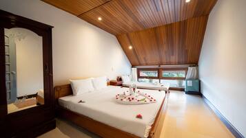 Minibar, desk, blackout drapes, free WiFi