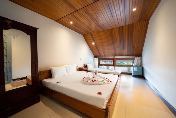 Minibar, desk, blackout curtains, free WiFi - Bed Station Hostel & Pool  Bar Hoi An (Da Nang)
