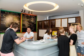 Reception - Bed Station Hostel & Pool  Bar Hoi An (Da Nang)