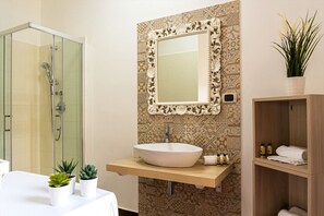 Shower, hair dryer, bidet, soap - Lilac - Home and Garden (Riposto)