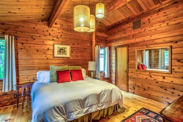 3 Schlafzimmer, Schreibtisch, Bügeleisen/Bügelbrett, Reisekinderbett