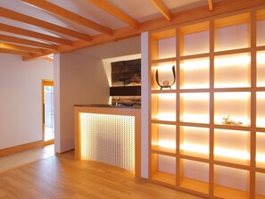 Lobby - Hinasaku (Ito)