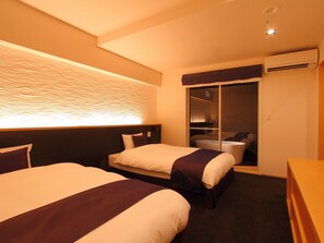 Room - Hinasaku (Ito)