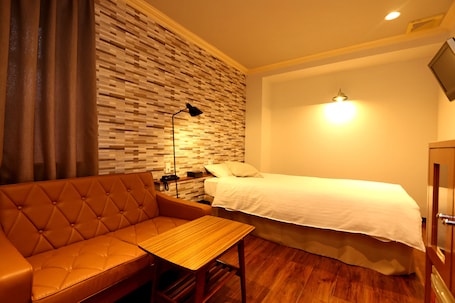 Single Room | Iron/ironing board, free WiFi