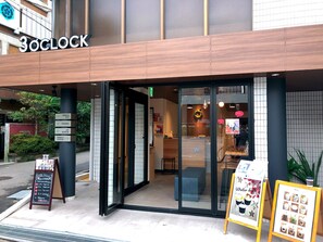Property entrance - HOTEL 3o'clock TENNOJI (Osaka)