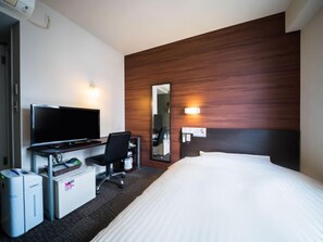 Schreibtisch, Verdunkelungsvorhänge, Bügeleisen/Bügelbrett