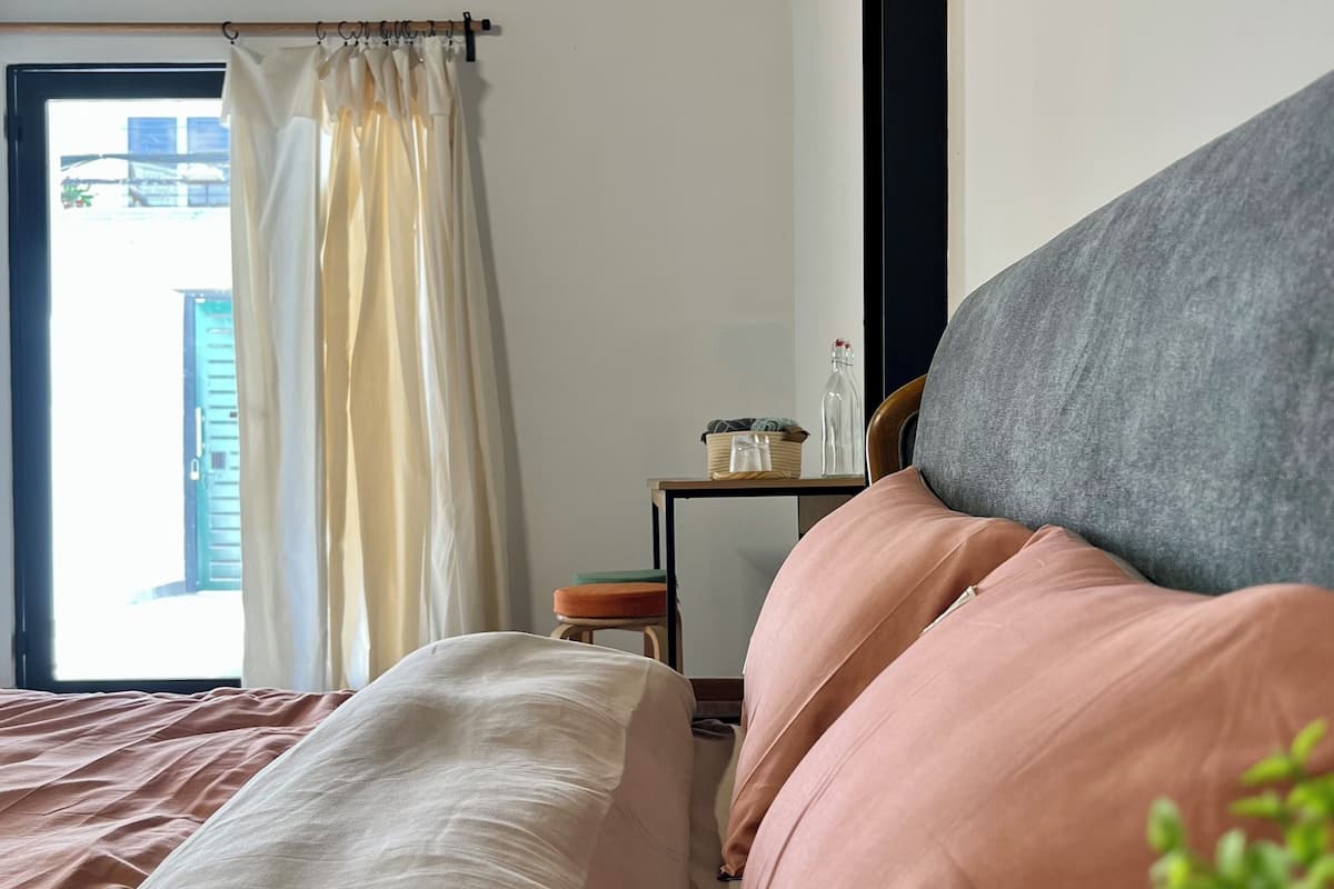 Desk, laptop workspace, iron/ironing board, free WiFi