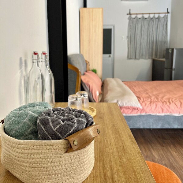 Signature Studio | Desk, laptop workspace, iron/ironing board, free WiFi