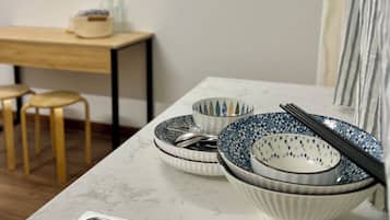 Superior Studio | Private kitchen | Fridge, microwave, cookware/dishes/utensils, cleaning supplies