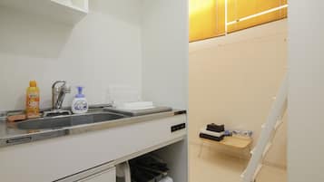 基本客房 (with Loft Bed) | 私人小型廚房 | 微波爐、爐具、電熱水壺、烤盤