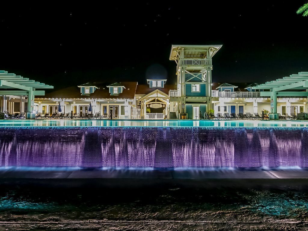 Utomhuspool och uppvärmd pool