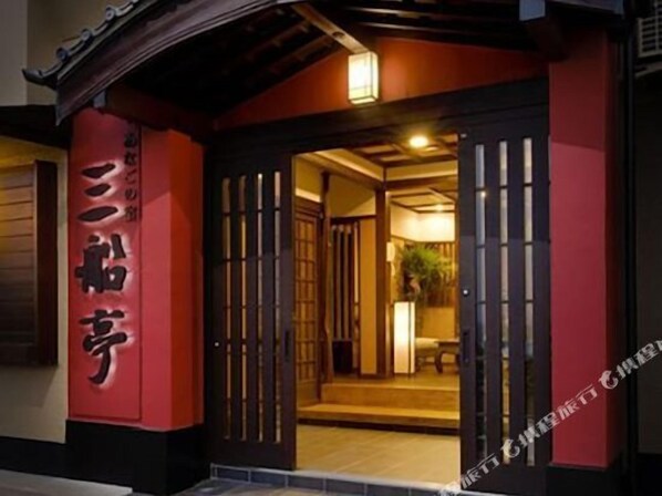 Exterior detail - Mifunetei (Minamichita)