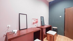 Interior - Fello Bnb Hostel Kuta - Adults Only (Kuta)