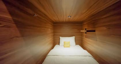 Fello Bnb Hostel Kuta - Adults Only