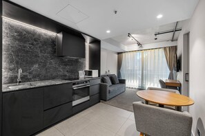 Premium-lejlighed - 1 soveværelse - balkon | Pengeskab på værelset, skrivebord, arbejdsområde til bærbare computere