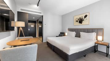 Premium Studio | In-room safe, desk, laptop workspace, blackout curtains