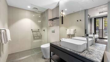 Estudio | Caja fuerte, escritorio, espacio para trabajar con un portátil