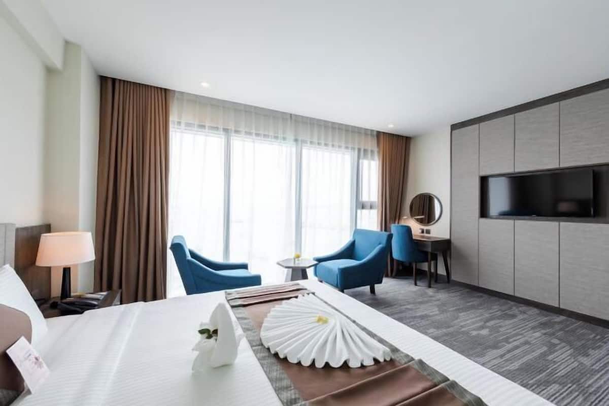 1 bedroom, minibar, in-room safe, individually decorated