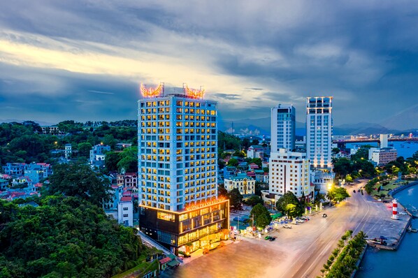 A high-rise hotel with multiple floors, a prominent entrance, and a view of the surrounding cityscape. - Muong Thanh Grand Bai Chay Hotel (Ha Long)