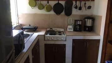 Cabaña familiar | Cocina privada | Refrigerador con congelador y utensilios de cocina