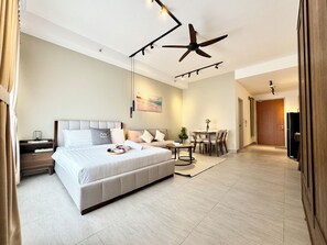 Habitació superior (Duplex) | Roba de llit d'alta qualitat, cobrellits i decoració individual 