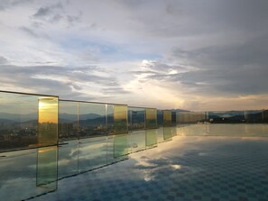 Outdoor pool, open 8:00 AM to 10:00 PM, pool loungers - Ekocheras Suite (Kuala Lumpur)