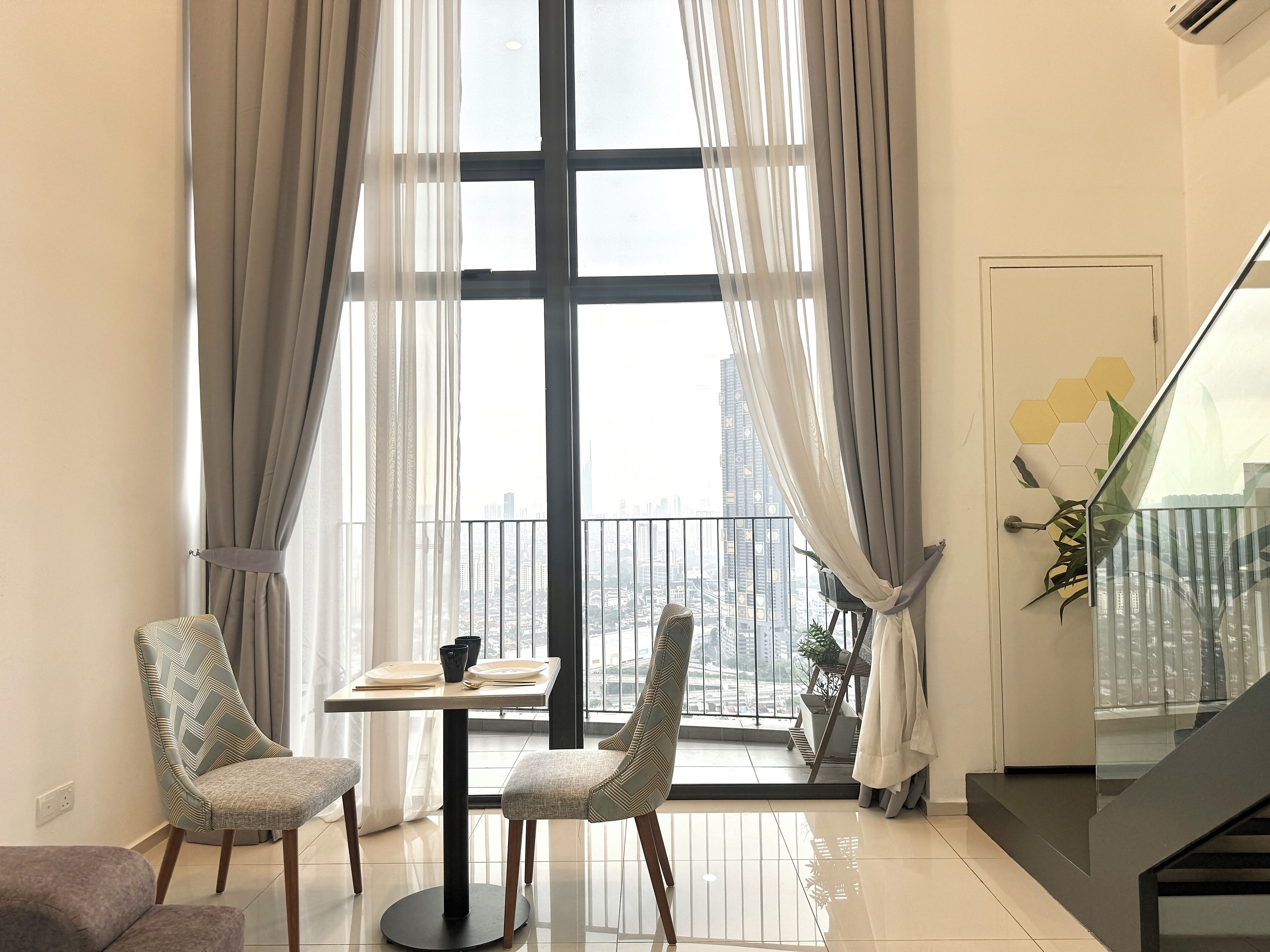 Chambre Supérieure (Duplex) | Salle à manger