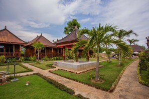 Garden - Maharatu Villas (Lembongan Island)