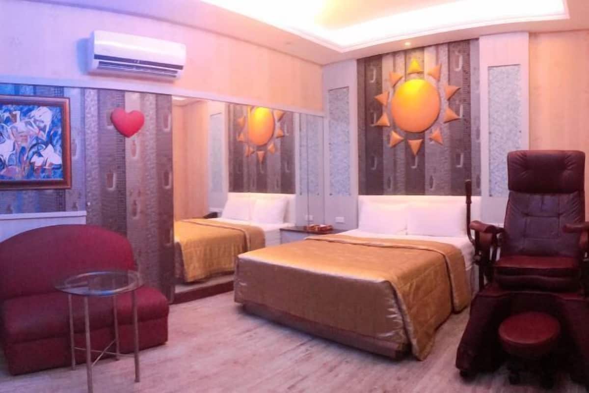 Down comforters, blackout drapes, WiFi (free), bed sheets