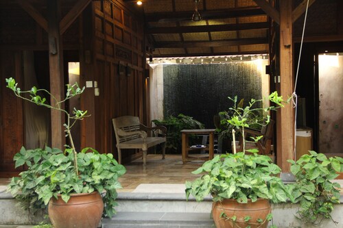 Single room, 2 people, communal natural pool and edible garden