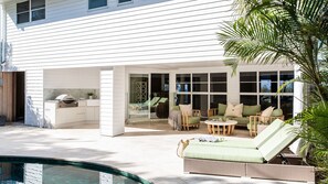 Terrace/patio - POOL - OCEAN VIEWS - PET FRIENDLY (SUNSHINE BEACH)