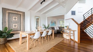 Dining - POOL - OCEAN VIEWS - PET FRIENDLY (SUNSHINE BEACH)