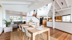 Dining - POOL - OCEAN VIEWS - PET FRIENDLY (SUNSHINE BEACH)