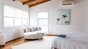 4 bedrooms, iron/ironing board, Internet, bed sheets - POOL - OCEAN VIEWS - PET FRIENDLY (SUNSHINE BEACH)
