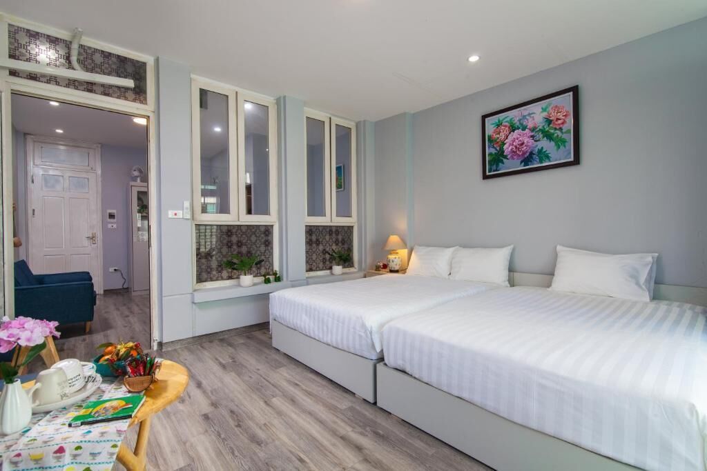 Family Room | Minibar, desk, iron/ironing board (on request), free WiFi