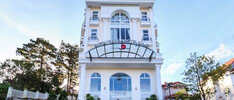 Mặt tiền nơi lưu trú