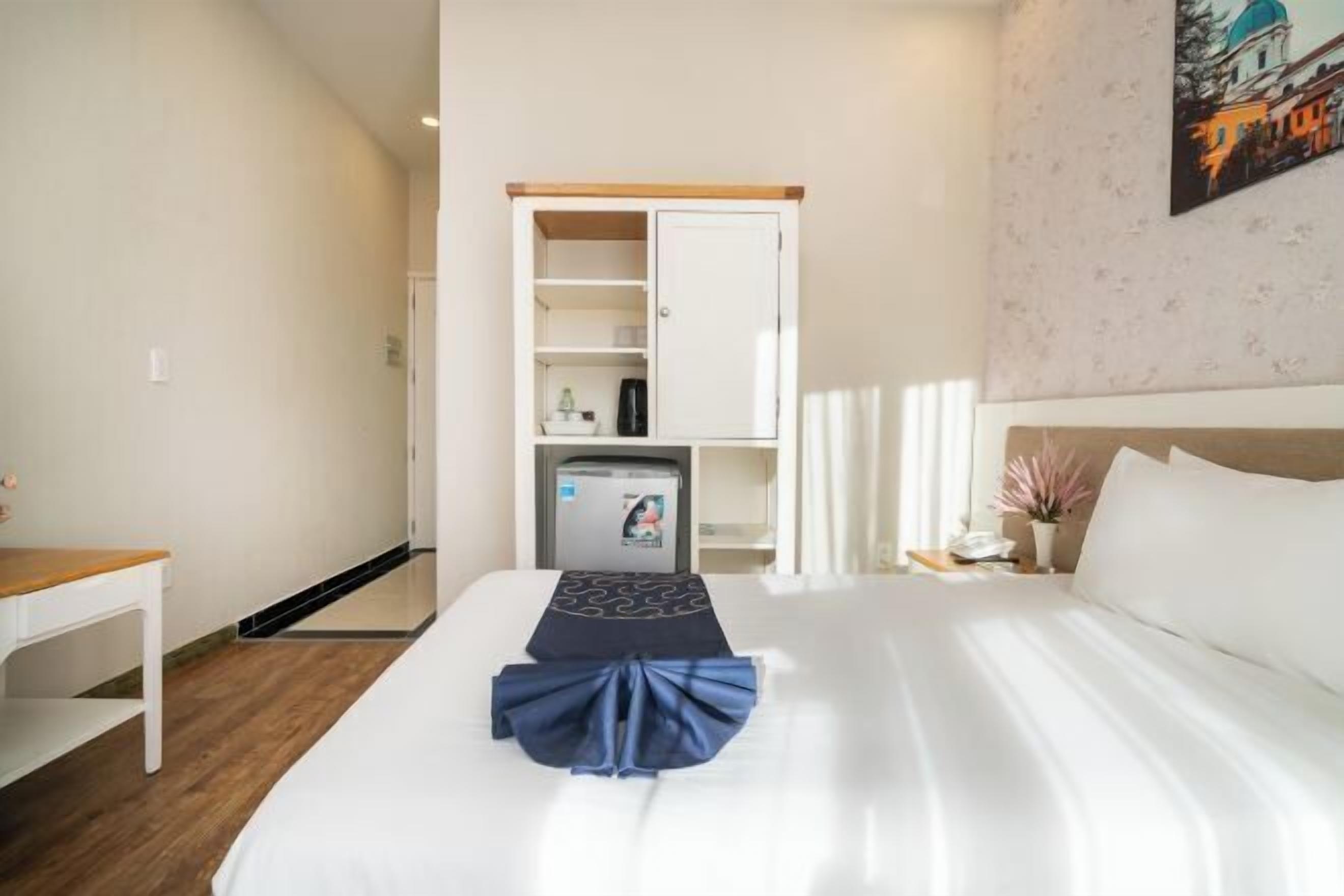 Minibar, bureau, Wi-Fi gratuit, draps fournis