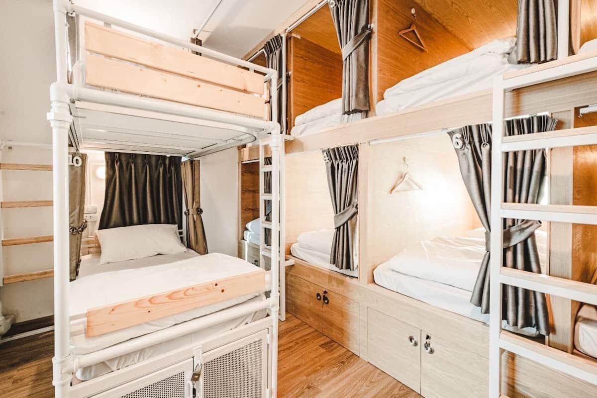 Dormitory Room with 4 Bunk Beds (8 persons) | 免費無線上網