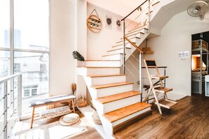 Dormitory Room with 5 Bunk Beds (8 persons) | Free WiFi - Ratchada Hotel (ROTFAI) (Bangkok)