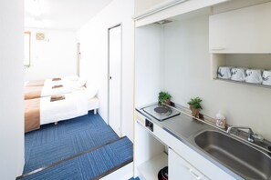 Private kitchenette - Sakamoto Building 3F (Osaka)