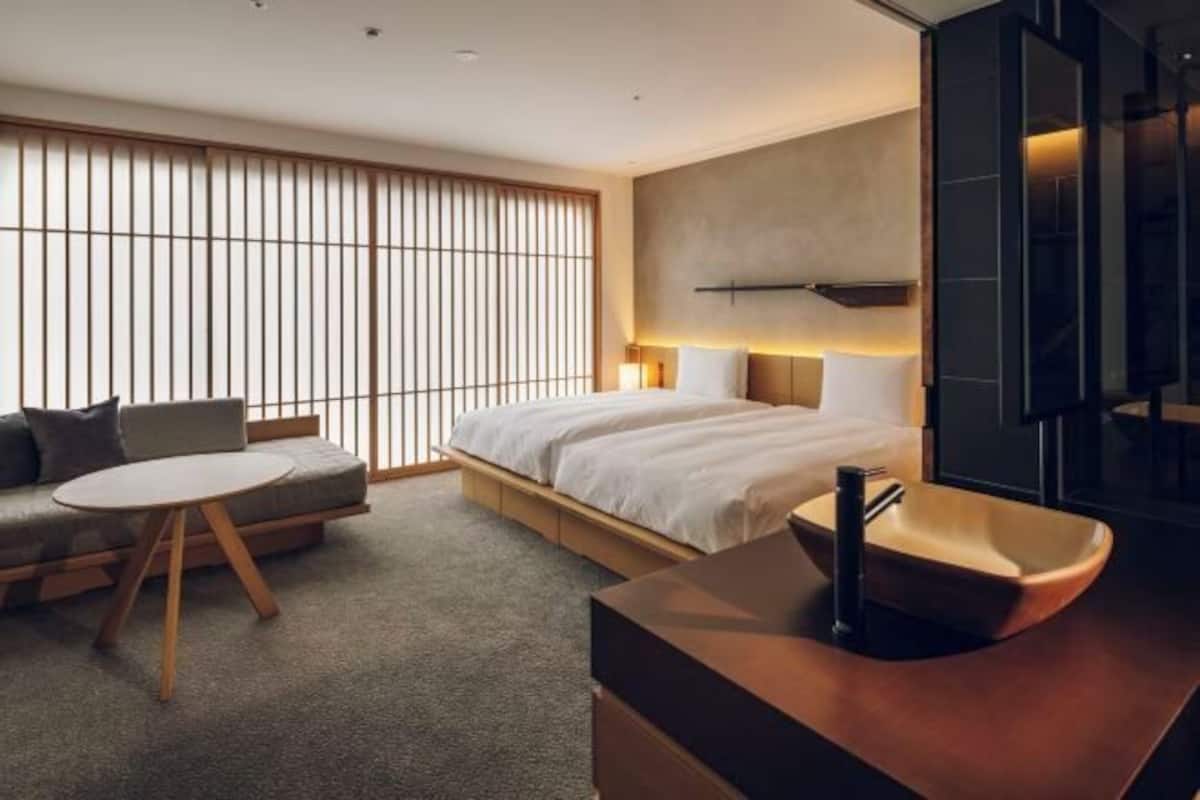 Down duvets, in-room safe, free WiFi, bed sheets